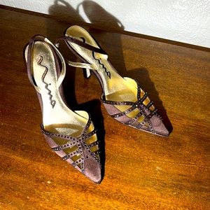 Never worn, very delicate and pretty heels.